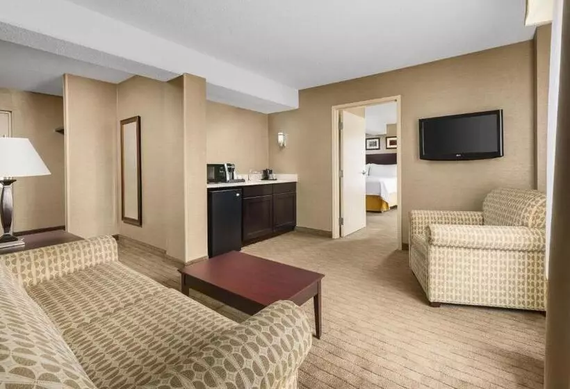 キングサイズベッドのスイートルーム, Holiday Inn Express Boston Brockton, An Ihg