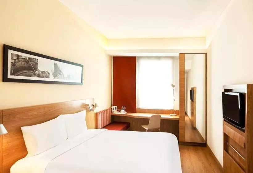 اتاق استاندارد با تخت دو نفره بزرگ, Ibis Nashik   An Accor Brand