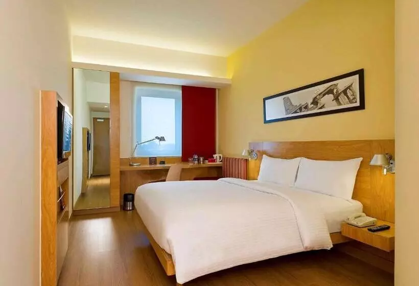 اتاق استاندارد با تخت دو نفره بزرگ, Ibis Nashik   An Accor Brand