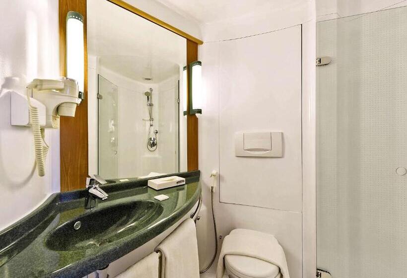 غرفة قياسية سرير ملكى, Ibis Nashik   An Accor Brand