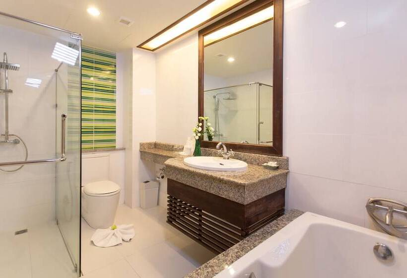 סוויטת ג'וניור, Khum Phucome Hotel  Sha Extra Plus