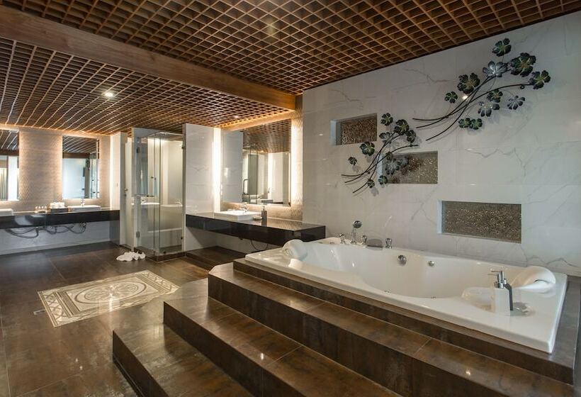 סוויטה נשיאותית, Khum Phucome Hotel  Sha Extra Plus