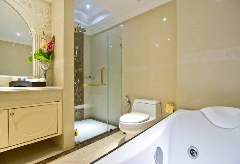 اتاق سوپریور با چشم‌انداز شهر, Lk The Empress