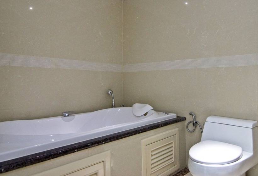 اتاق لوکس با چشم‌انداز استخر, Lk The Empress