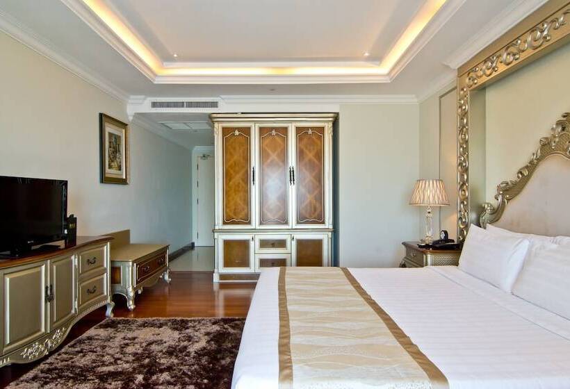 اتاق لوکس با چشم‌انداز استخر, Lk The Empress