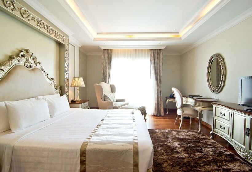 اتاق لوکس با چشم‌انداز استخر, Lk The Empress