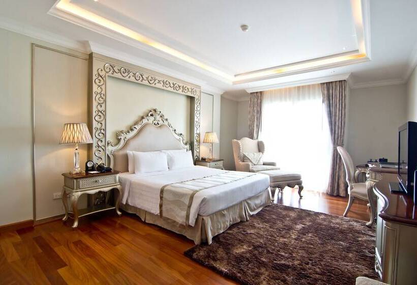 اتاق لوکس با چشم‌انداز استخر, Lk The Empress