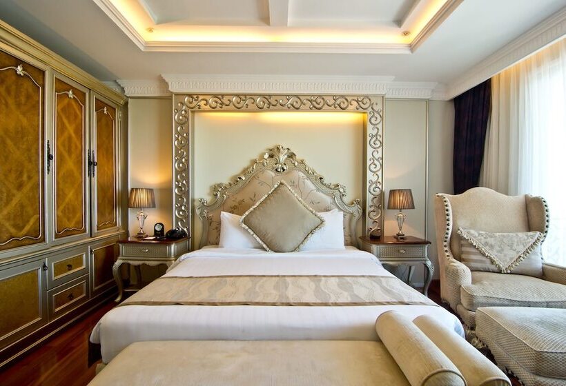 اتاق لوکس با چشم‌انداز دریا, Lk The Empress