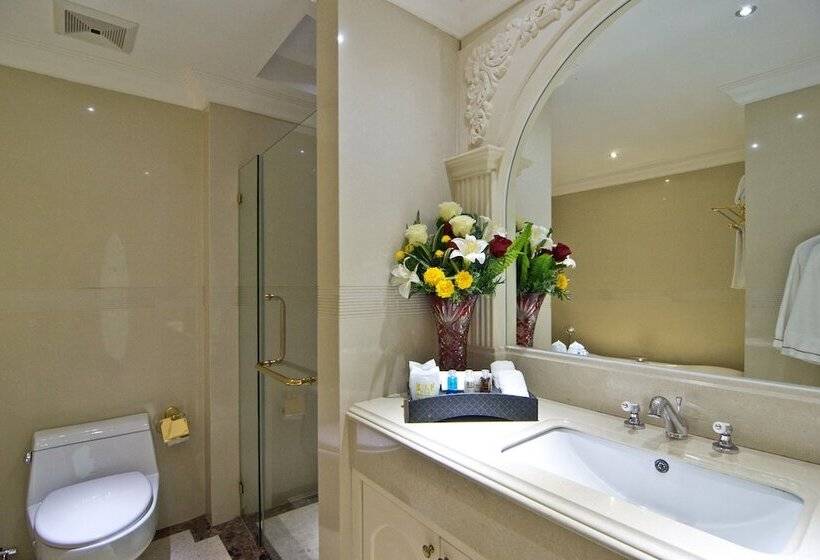 اتاق لوکس با چشم‌انداز دریا, Lk The Empress