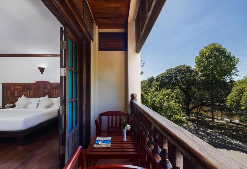 اتاق لوکس خانوادگی, Pierre