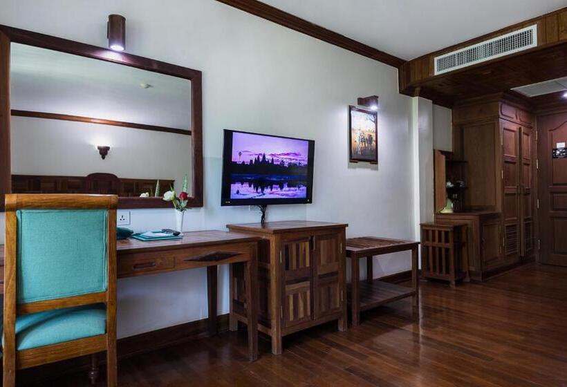 اتاق سوپریور با چشم‌انداز شهر, Pierre