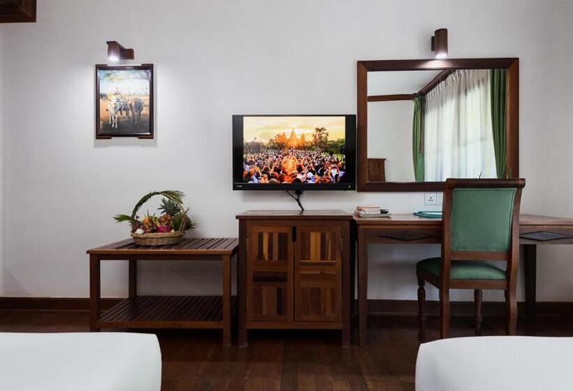 Deluxe room with river view, Pierre