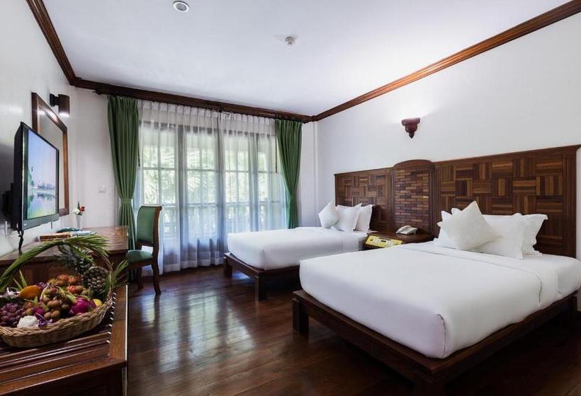 Deluxe room with river view, Pierre