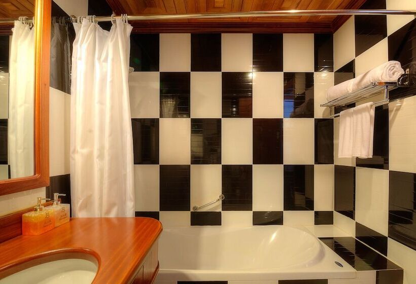 اتاق لوکس خانوادگی, Pierre