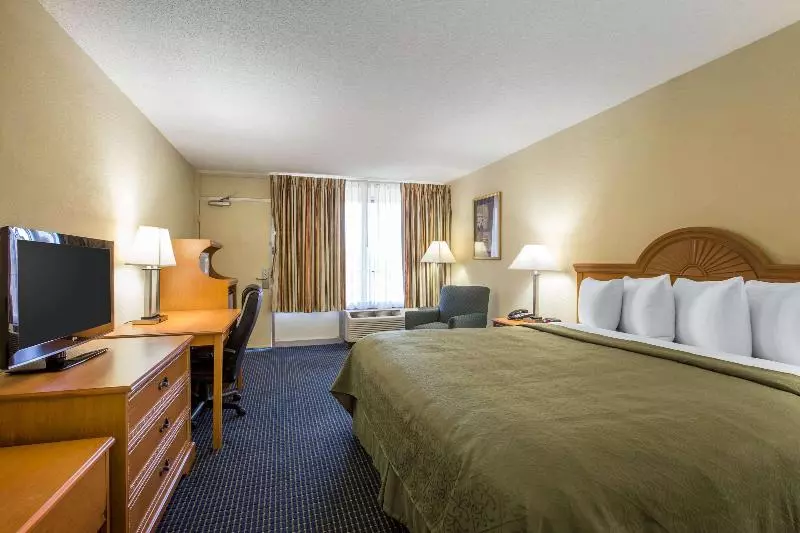 キングサイズベッドのスタンダードルーム, Quality Inn Americus