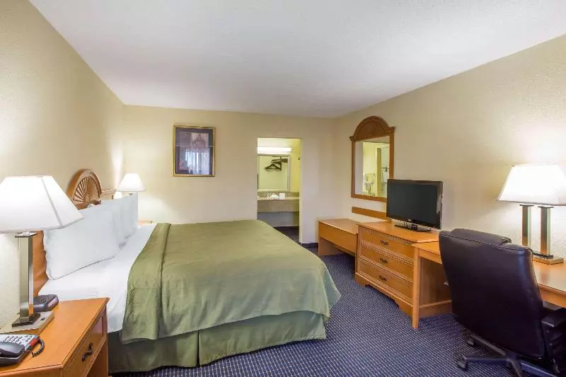 キングサイズベッドのスタンダードルーム, Quality Inn Americus