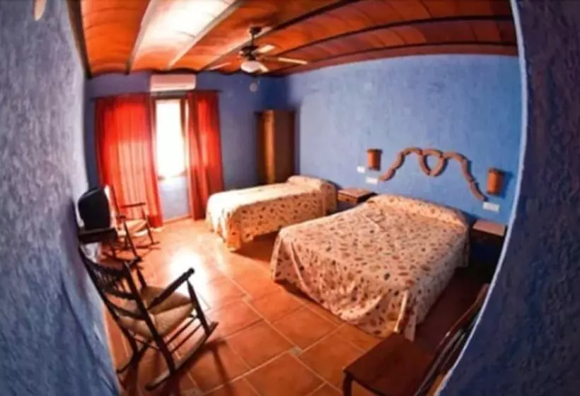 اتاق استاندارد سه نفره, Rural El Cortijo