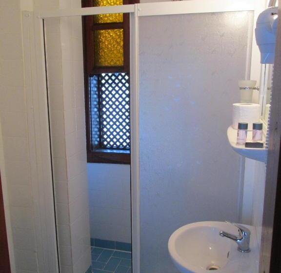 Quarto Triplo Standart, Sabah Pansiyon