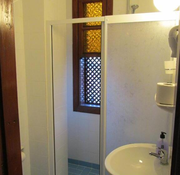 Quarto Triplo Standart, Sabah Pansiyon