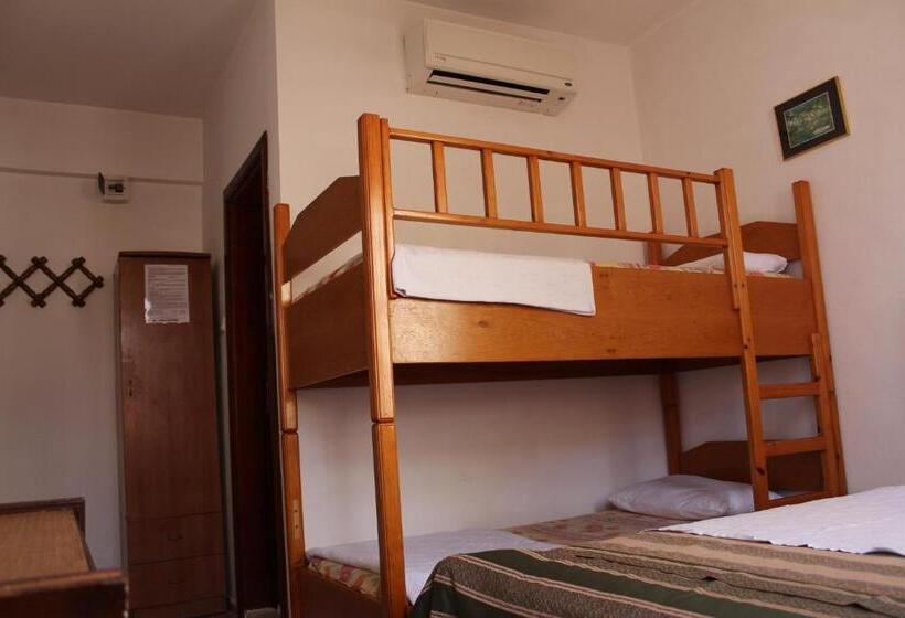 Quarto Quádruplo Standard, Sabah Pansiyon