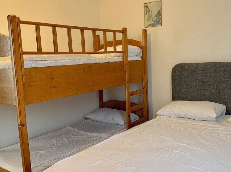 Quarto Triplo Standart, Sabah Pansiyon