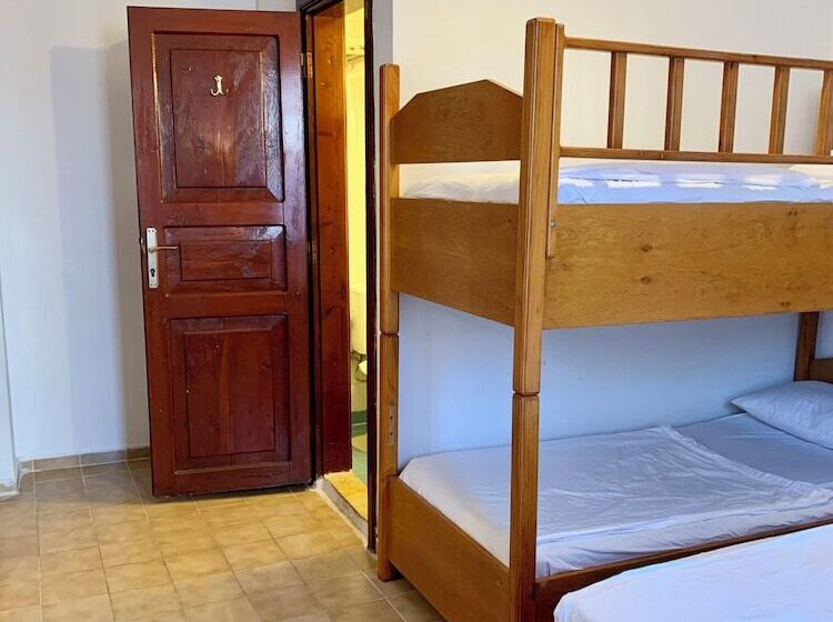 Quarto Triplo Standart, Sabah Pansiyon