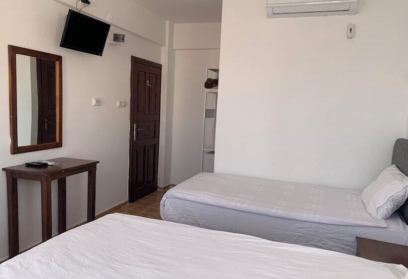 Standard Triple Room, Sabah Pansiyon