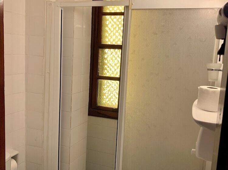 Quarto Triplo Standart, Sabah Pansiyon