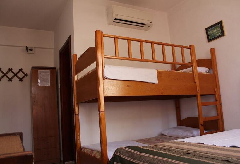 Quarto Quádruplo Standard, Sabah Pansiyon