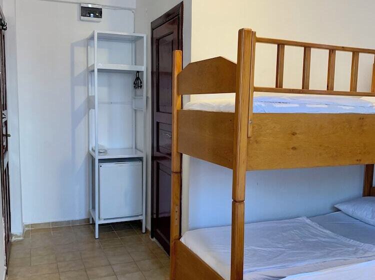 Standard Quadruple Room, Sabah Pansiyon