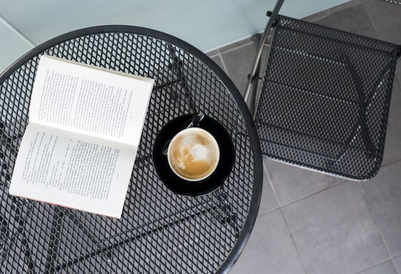 سوییت, Comfort Hotel LT – Rock ‘n’ Roll Hotel Vilnius