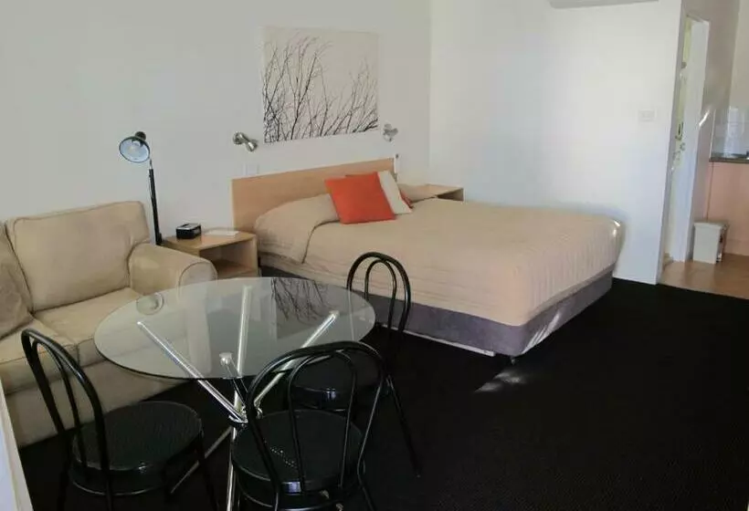 エクゼクティブルーム, Aston Hill Motor Lodge
