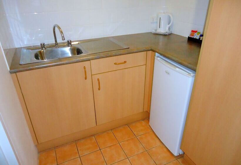 スーペリアールーム, Aston Hill Motor Lodge