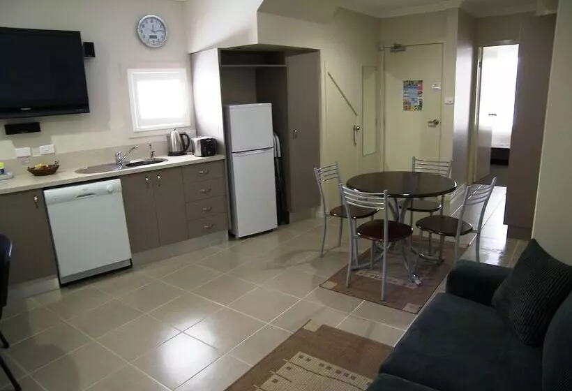 エクゼクティブルーム, Aston Hill Motor Lodge