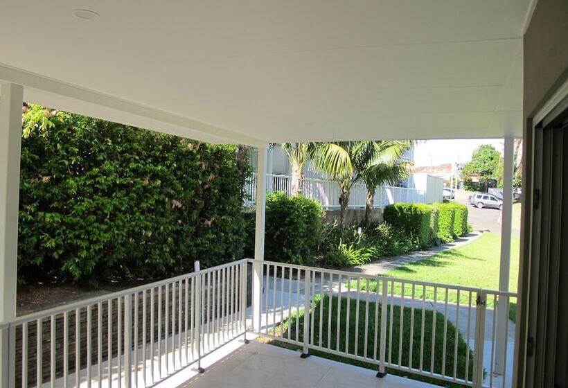 エクゼクティブルーム, Aston Hill Motor Lodge