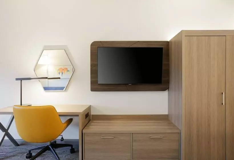 スイート, Holiday Inn Express Newton, An Ihg