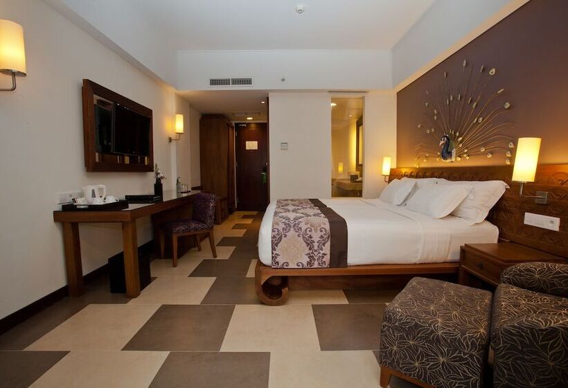 غرفة ديلوكس مطلة على حمام السباحة, Sun Island Hotel & Spa Kuta