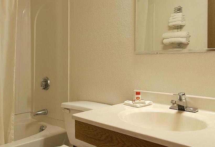 غرفة قياسية سرير كينج, Super 8 By Wyndham Manchester Airport