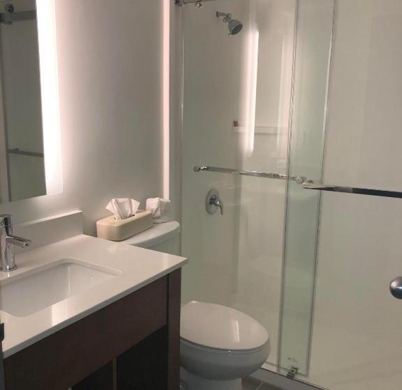 غرفة قياسية سرير كينج, Super 8 By Wyndham Manchester Airport