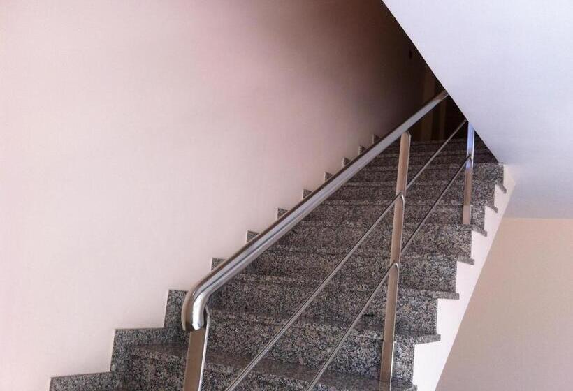 ジュニアスイート, Motel Trebol