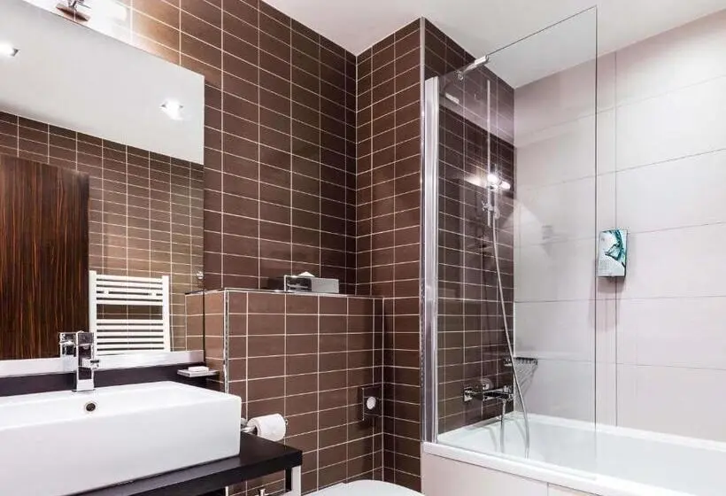 استودیوی استاندارد, Adagio Serris Val D Europe