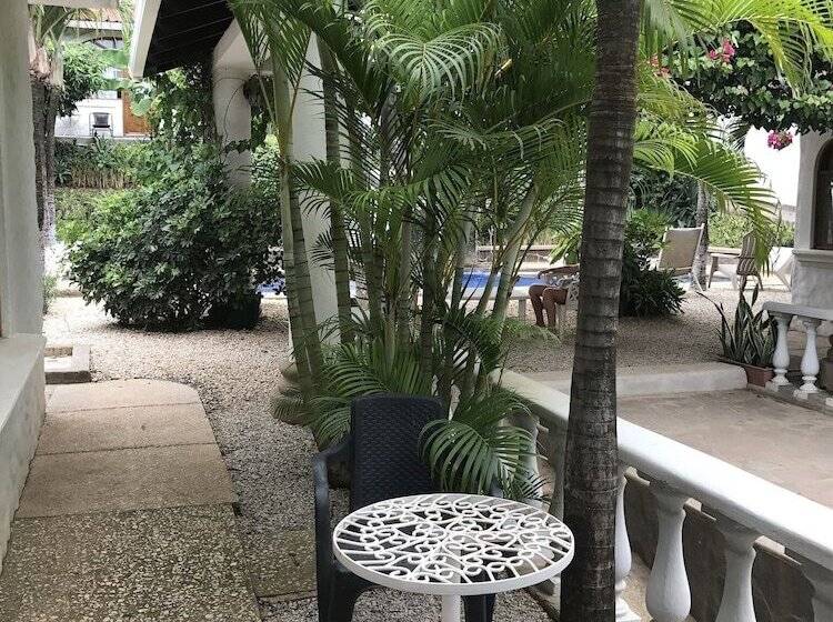 إستوديو قياسى, Flores   Adults Only