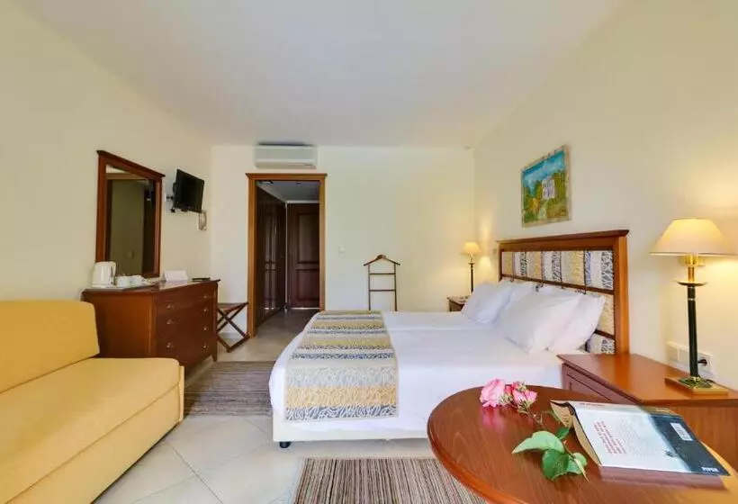 プールビュースタンダードルーム, Aegean Melathron Thalasso Spa