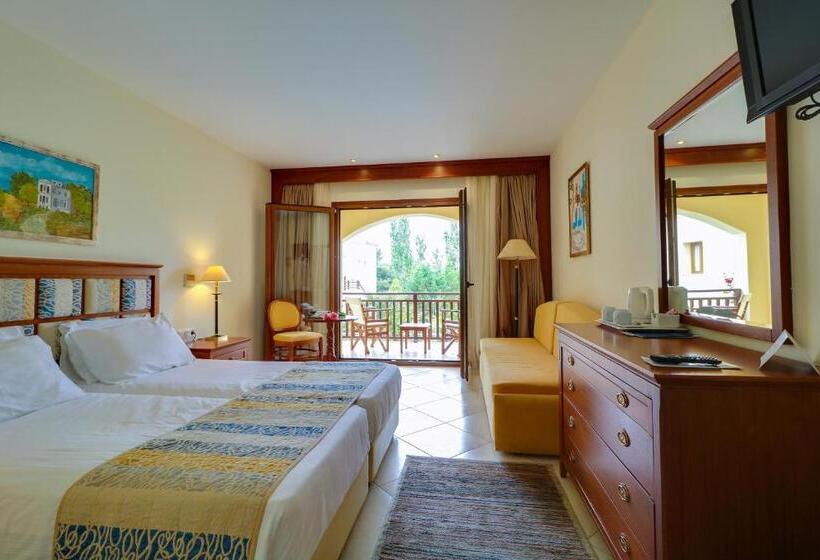 اتاق استاندارد با چشم‌انداز استخر, Aegean Melathron Thalasso Spa