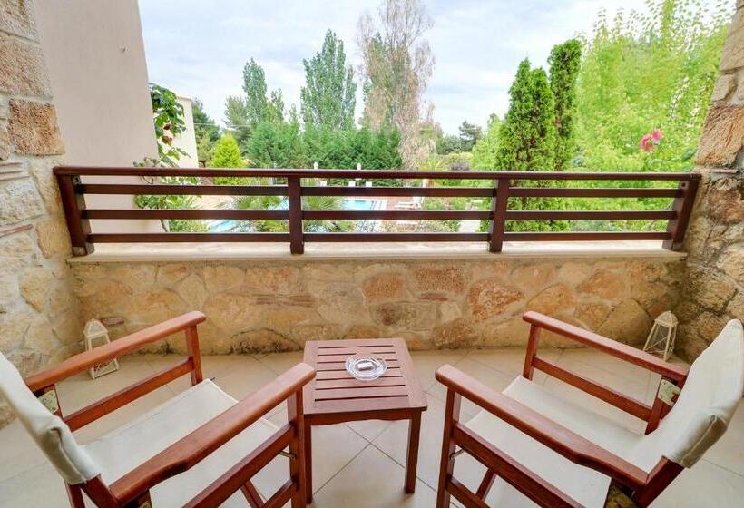 سوییت جونیور با چشم‌انداز استخر, Aegean Melathron Thalasso Spa