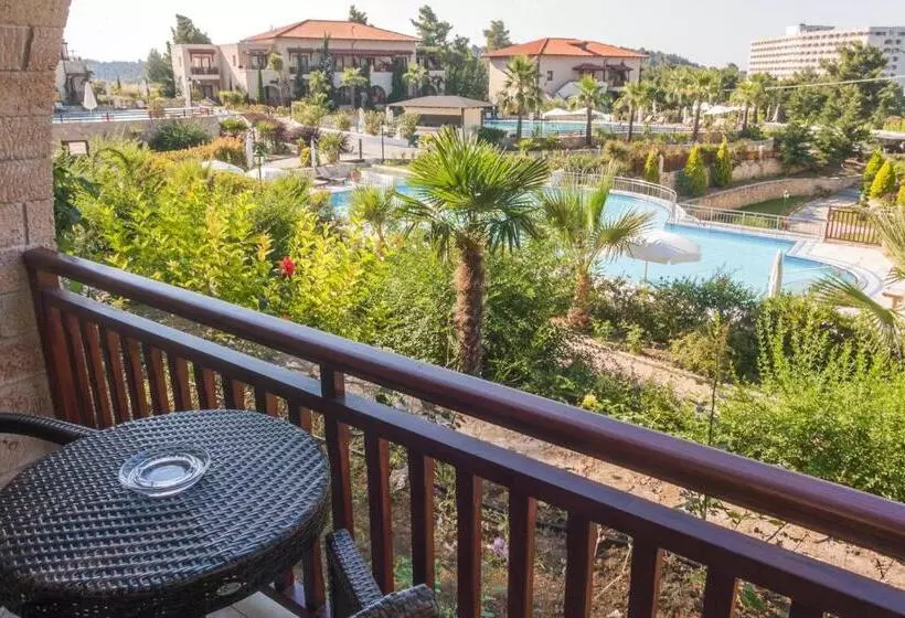 プールビュージュニアスイート, Aegean Melathron Thalasso Spa