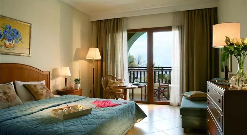 プールビュージュニアスイート, Aegean Melathron Thalasso Spa
