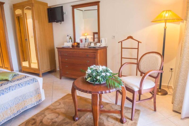 اتاق استاندارد با چشم‌انداز استخر, Aegean Melathron Thalasso Spa