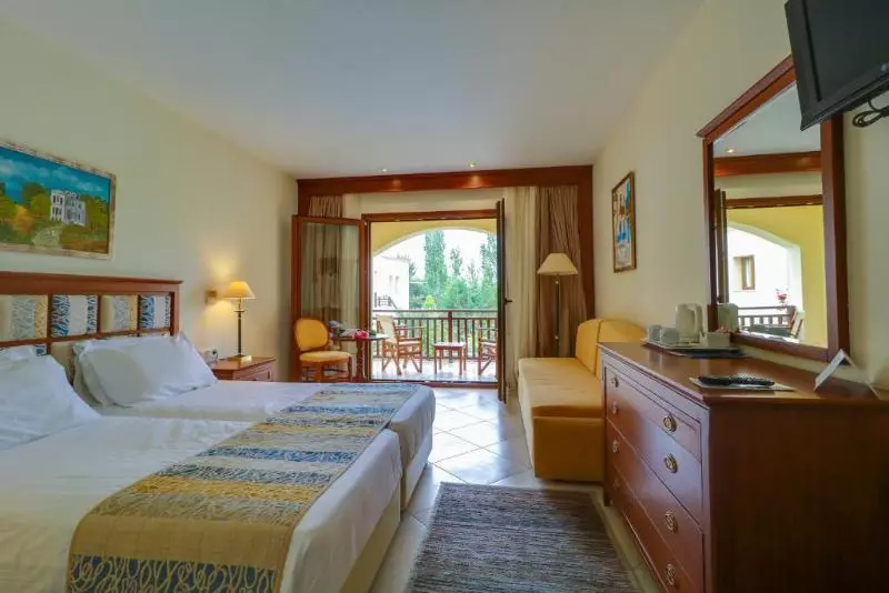 プールビュースタンダードルーム, Aegean Melathron Thalasso Spa