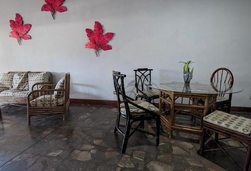 共用房间的床, Colours Oasis Resort Adult Only